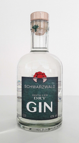 Nerds Gin Distilled Dry – Gin Schwarzwald